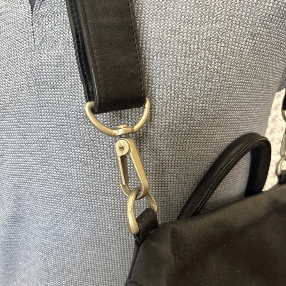 Kenneth Cole‎ Reaction Leather Messenger Bags Flap-Over Closure SZ 15X12 Black